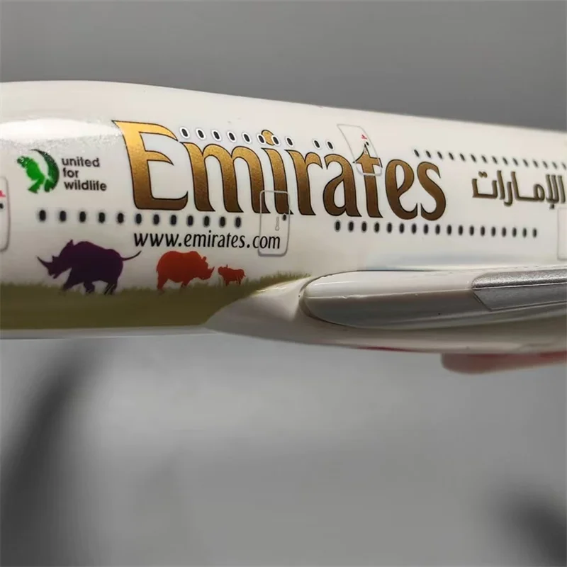 

Масштабная модель самолета A380 авиакомпании Emirates Wildlife Airline в масштабе 1:250, пластиковая, из АБС-пластика, сборная, с подставкой, для коллекционирования и демонстрации