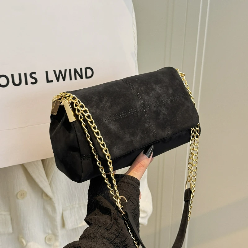 

Fashion Shoulder Bags for Women Large Capacity Crossbody Bags with Chain Retro Style Simple Design Texture Versatile Chain Bag