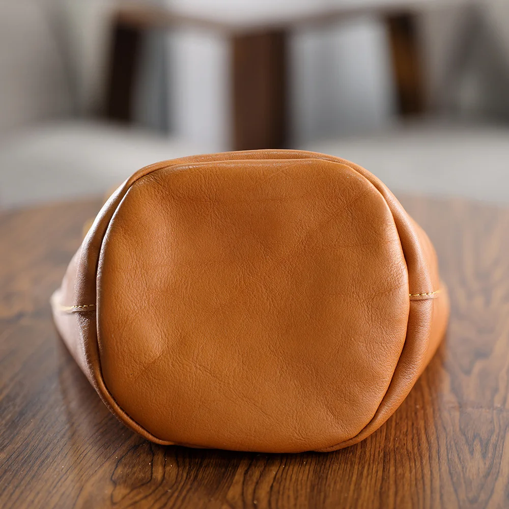 Handmade Retro 2026 New First-layer Cowhide Handbag Femininity Commuter Bag Genuine Leather Shoulder Messenger Bag Bucket Bag