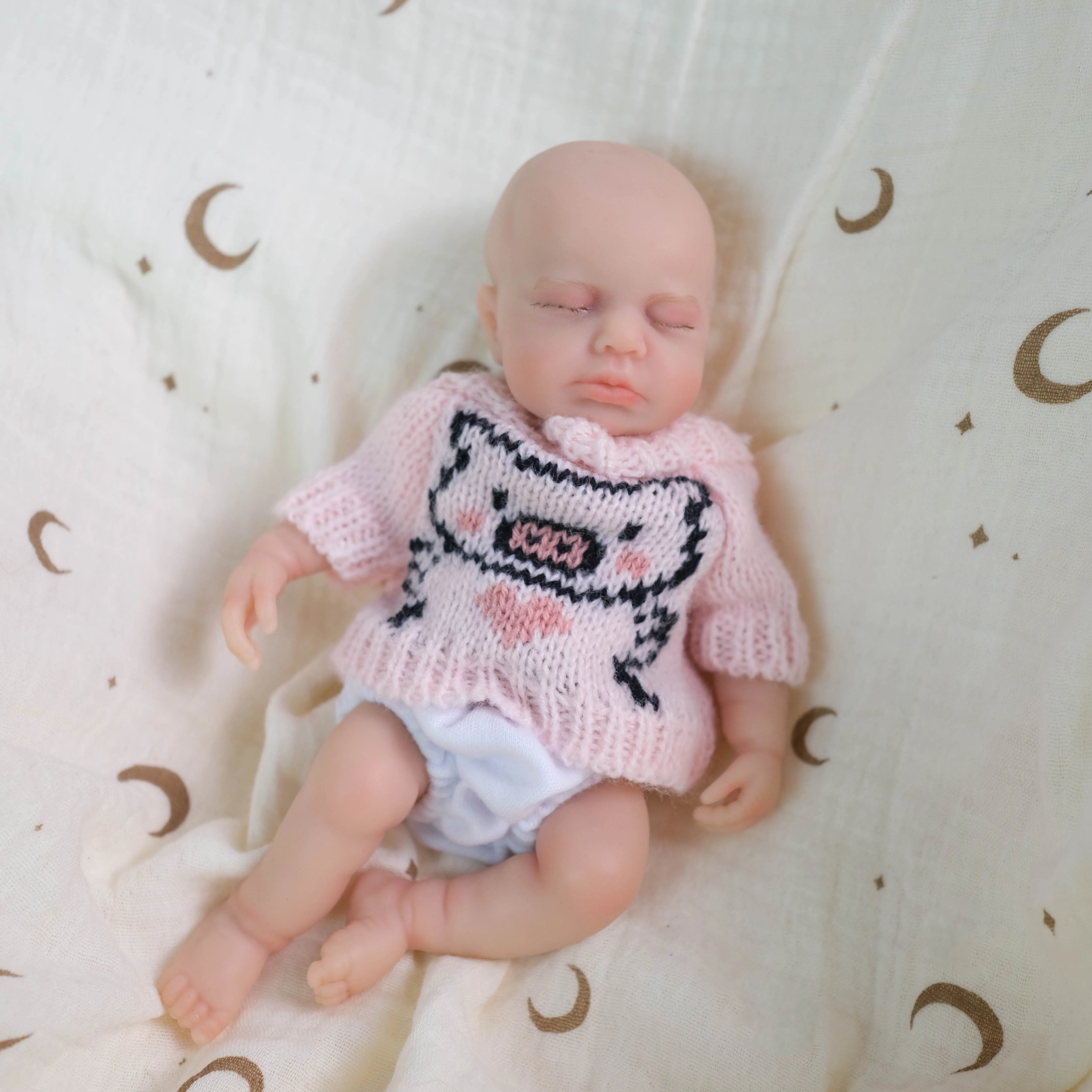 NPK 8-inch superzachte elastische siliconen mini-slaappop Loulou Girl wordt geleverd met stoffen miniatuur verzamelfiguur