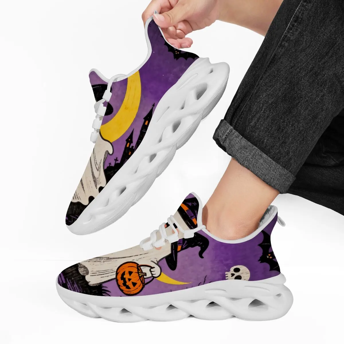 

Новая повседневная спортивная обувь из тканого флиса с низким берцем и круглым носком, короткая хлопковая теплая, на мягкой подошве и на шнуровке с рисунком тыквы на Хэллоуин