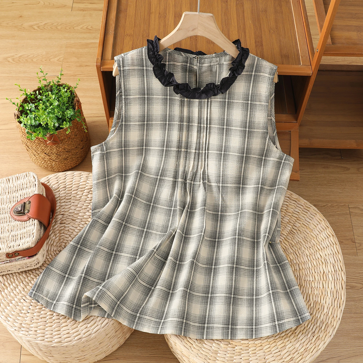 

Unique Design Wooden Plaid Sleeveless Vest Women's Summer 2025 Fashionable Elegant Small Shirt Top Breathable Cotton Lin...