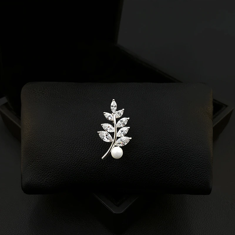 

Fashion Leaf Brooch All-Match Suit Pin Accessories Women Unique Design Olive Branch Small Anti-Exposure Buckle Artifact Jewelry