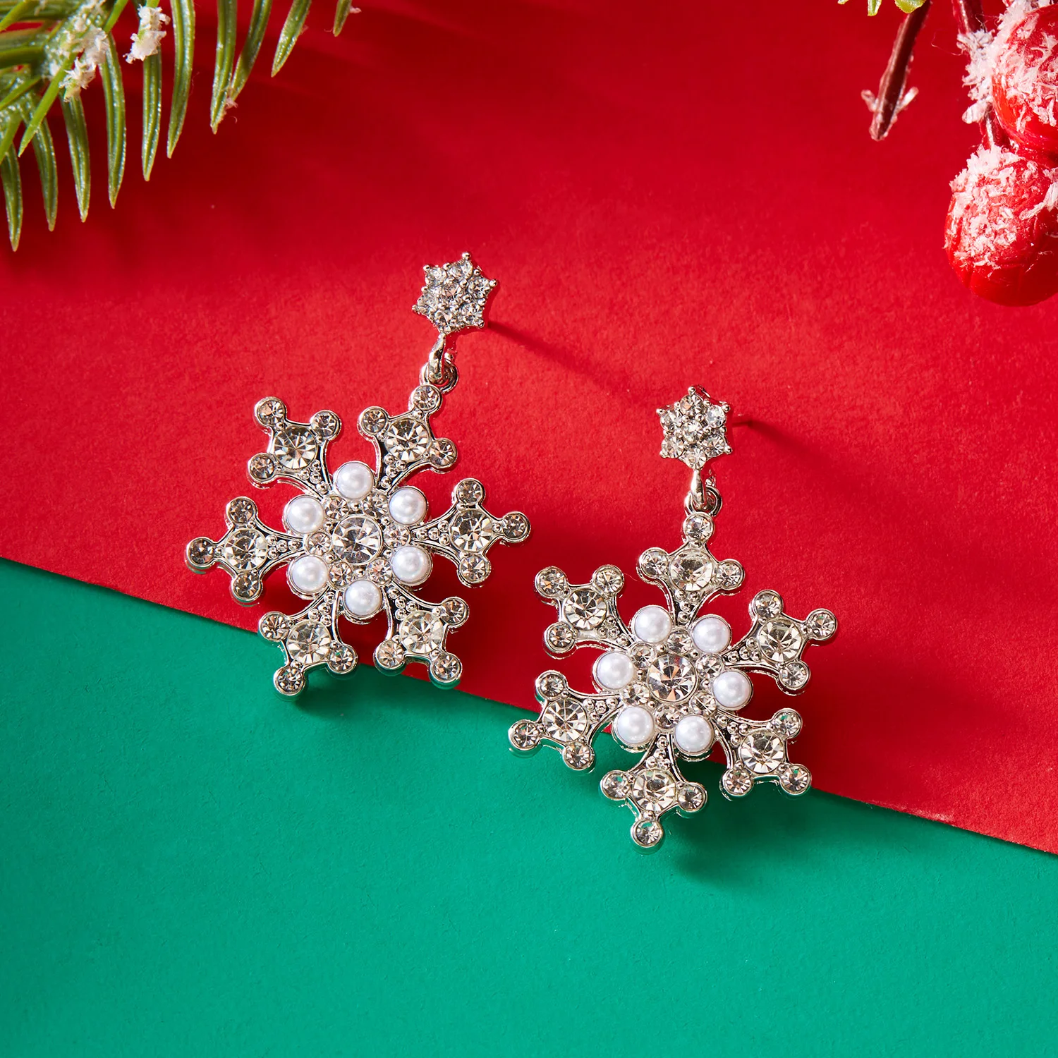 Fashion Imitation Pearl Snowflake Earrings for Women Delicate Colorful Rhinestone Snowflake Stud Earring Christmas Jewelry Gift