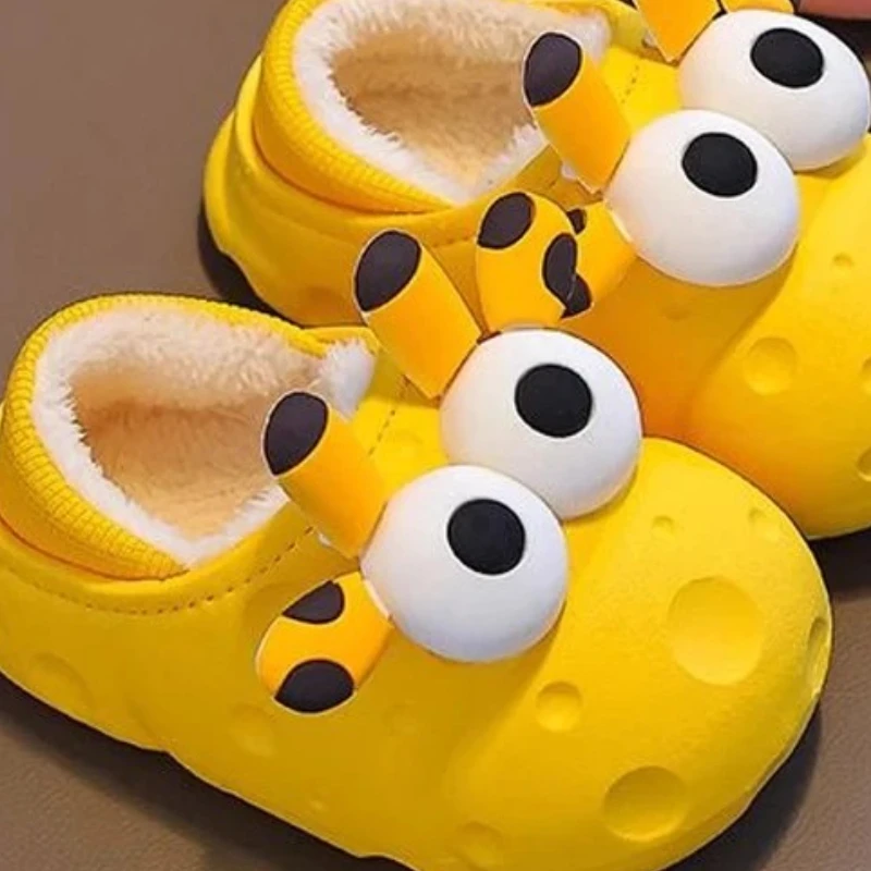 2025 Nowe jesienno-zimowe bawełniane kapcie dla chłopców i dziewcząt Ciepłe i pluszowe wodoodporne bawełniane kapcie dla dzieci