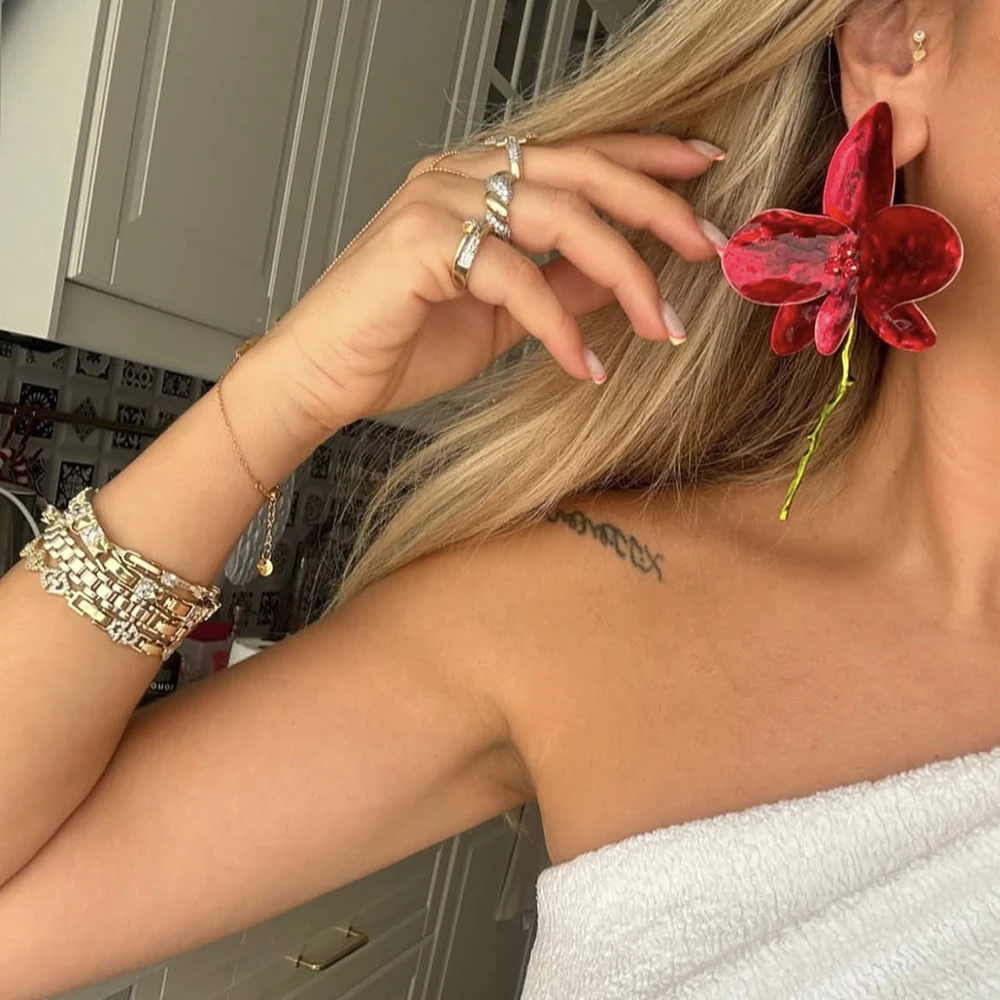 

New Personality Metal Red Oil Flower Drop Earrings for Women European American Style Stud Earrings Fashion Party Jewelry