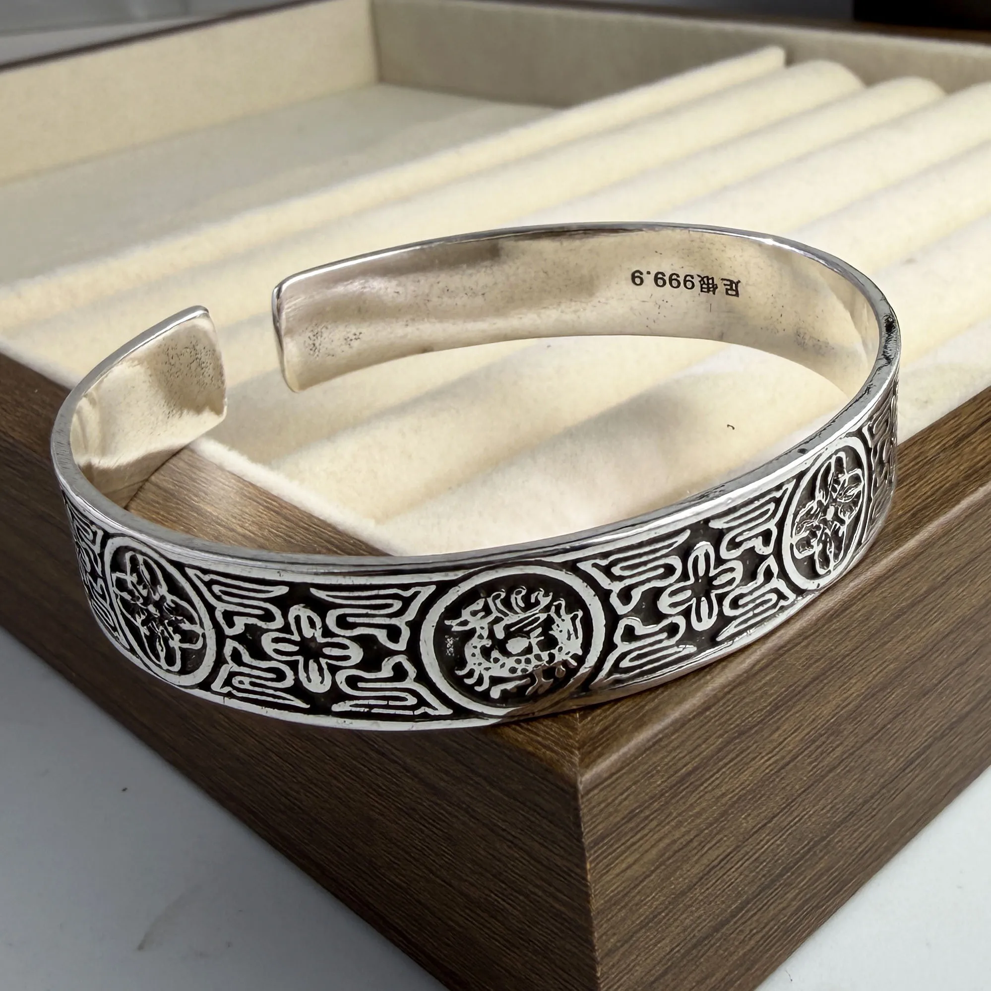 100% ソリッド 925 スターリングシルバー メタルブレ - Resin Bangle Bracelet のレビューと価格