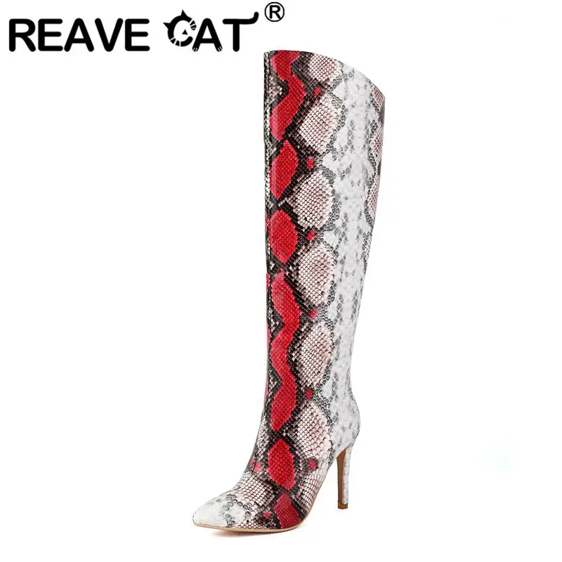 

Женские сапоги до колена с острым носком REAVE CAT, Привлекательные длинные сапоги на шпильке 10 см и змеиной кожи разных цветов, размеры 45, 46