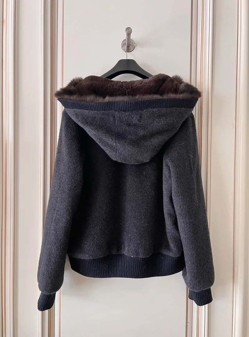 2026 Women's Cashmere Fur Coat Fox Otter Rabbit Fur Outerwear Elegant Warmth Fashionable Winter Coat