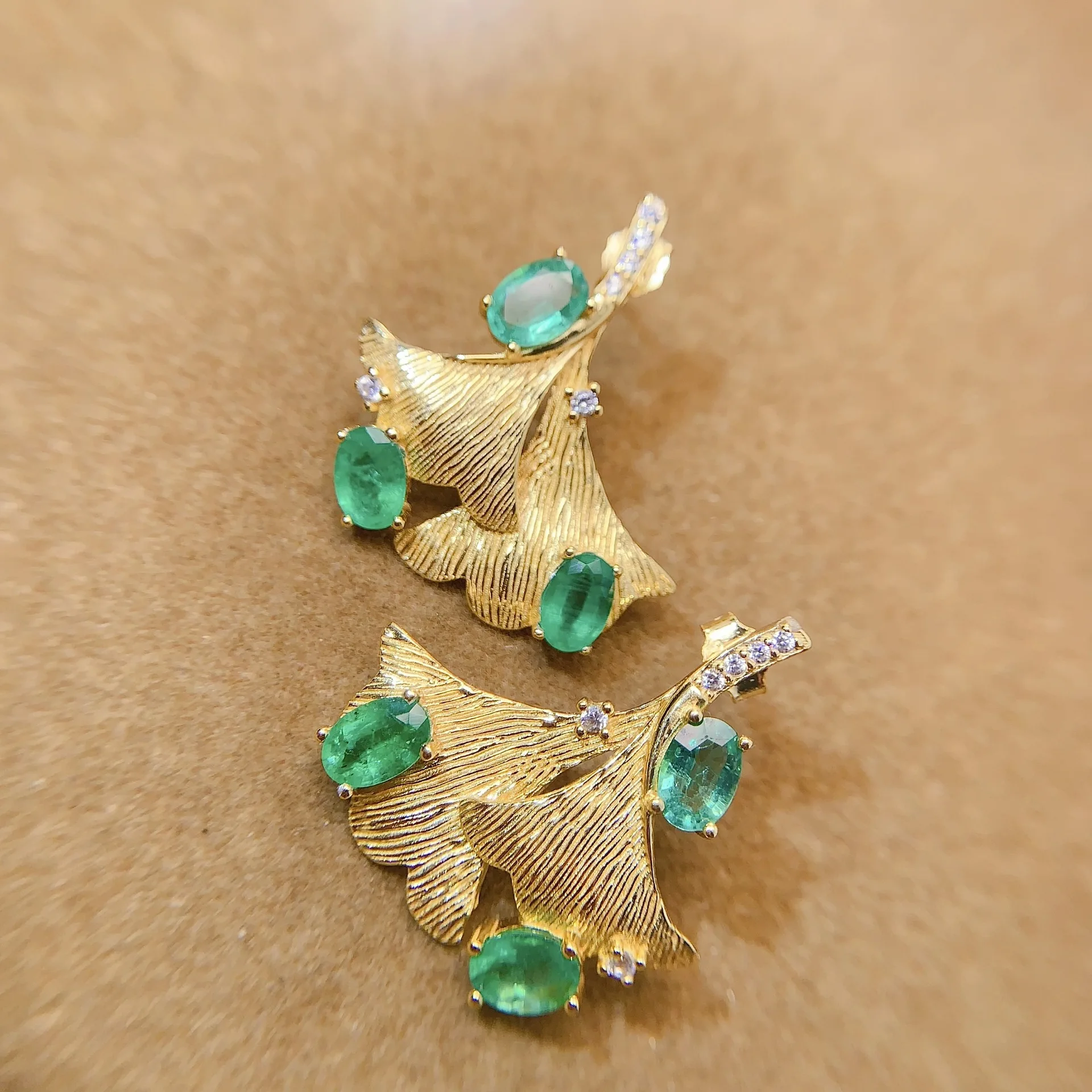 

Серьги с натуральным изумрудом 4*6 мм, дизайн листьев гинкго из стерлингового серебра S925, элегантные зеленые шпильки с драгоценными камнями для женщин, подарок