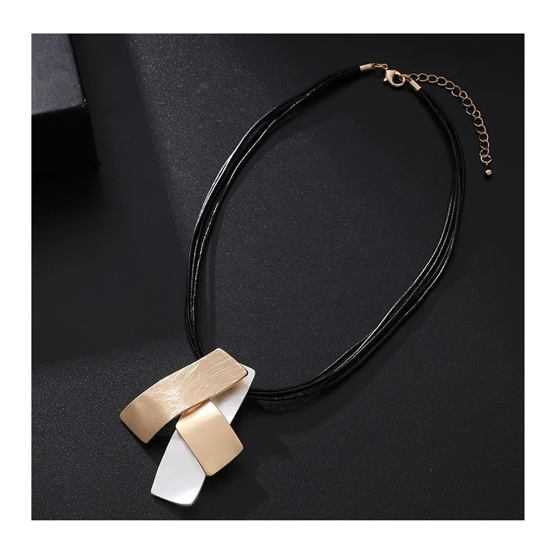 

Foreign Trade Explosion Fashion High-grade Contrasting Color Irregular Geometric Alloy Accessories Women's Collarbone Chain