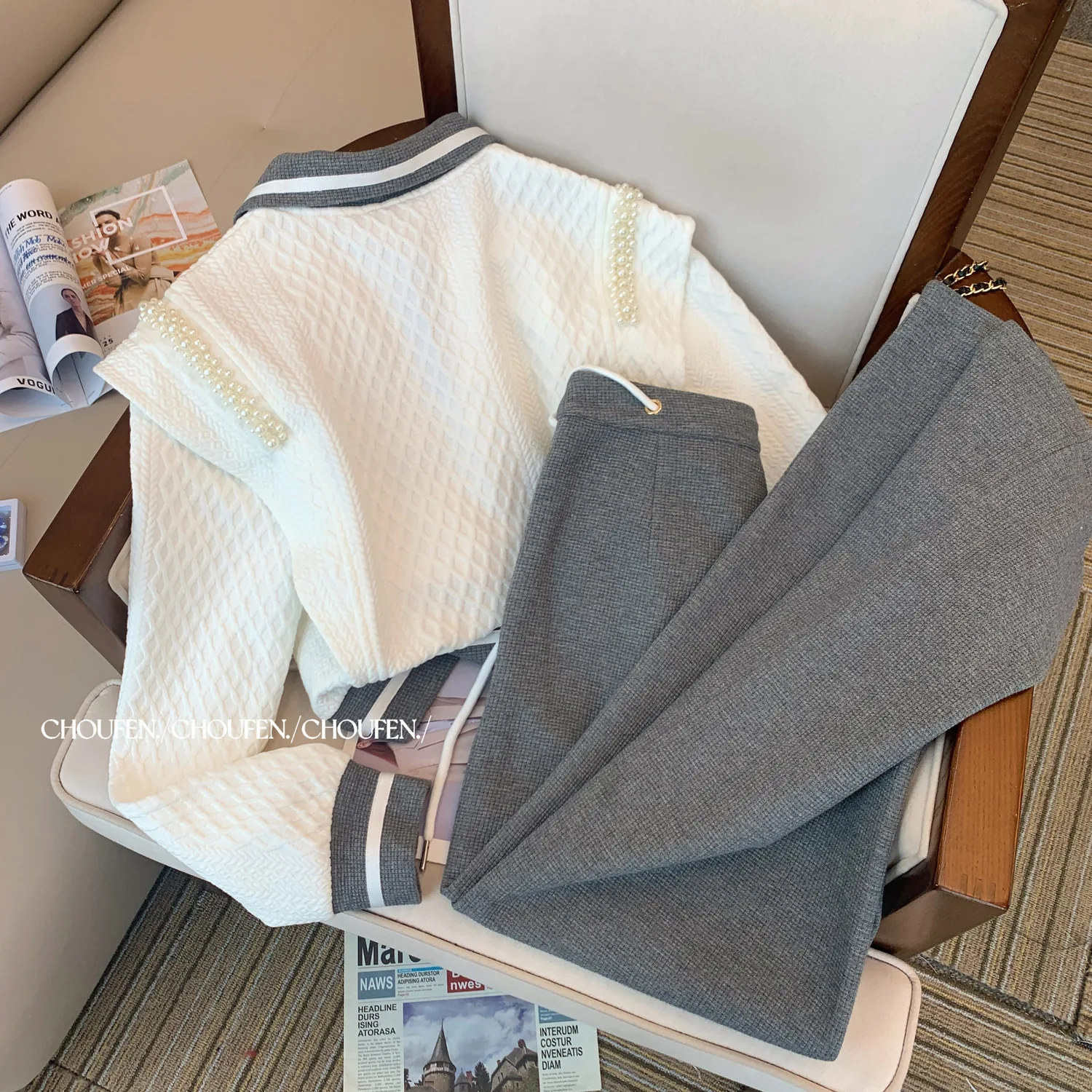 بدلة غير رسمية لربيع 2025 سترة نسائية جديدة على طراز الكلية مكونة من قطعتين