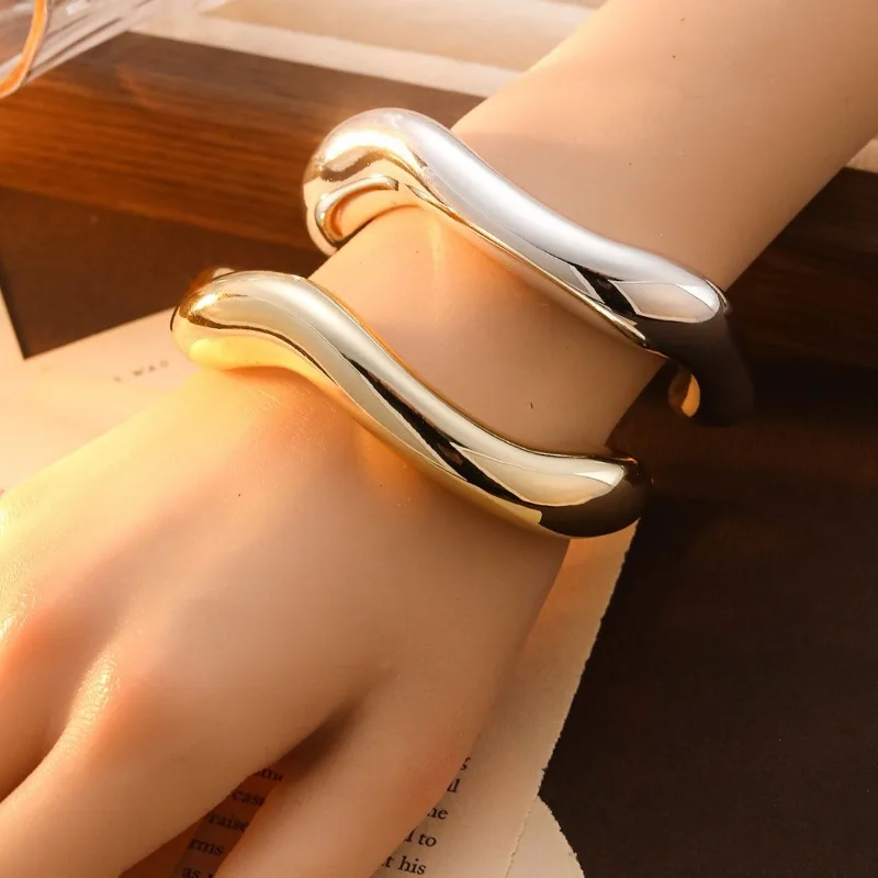 Fashionable Acrylic Irregular Twisted Open Bracelet for Women, Exaggerated Bracelet, High Color Retention Bracelet
