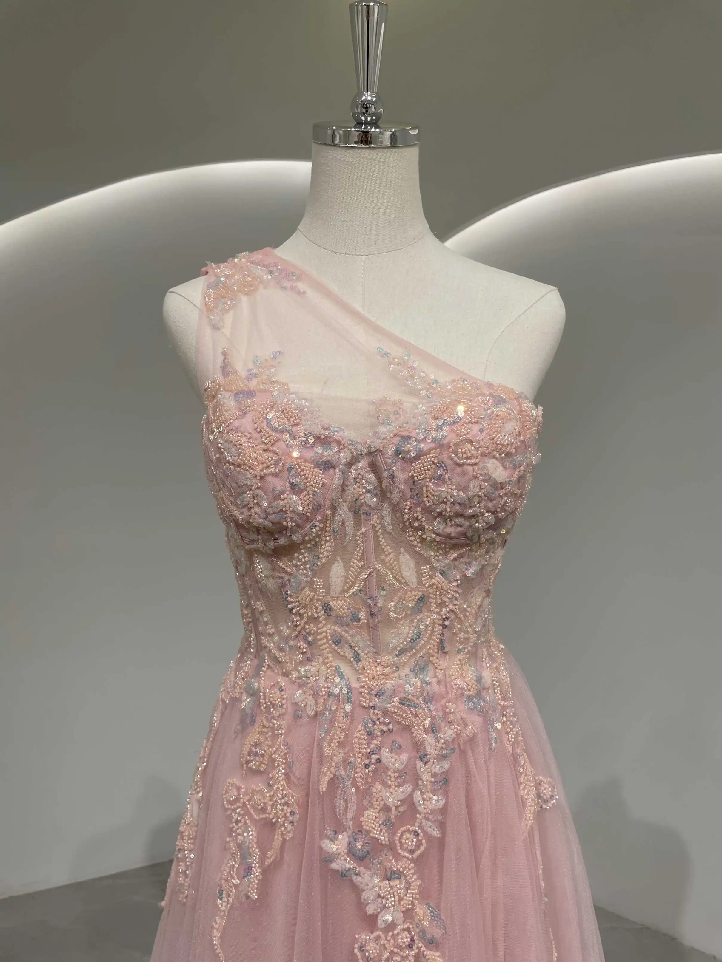 Vestido de novia con bordado de cuentas de encaje pesado, vestido de noche rosa, un hombro, malla, línea A, Sexy