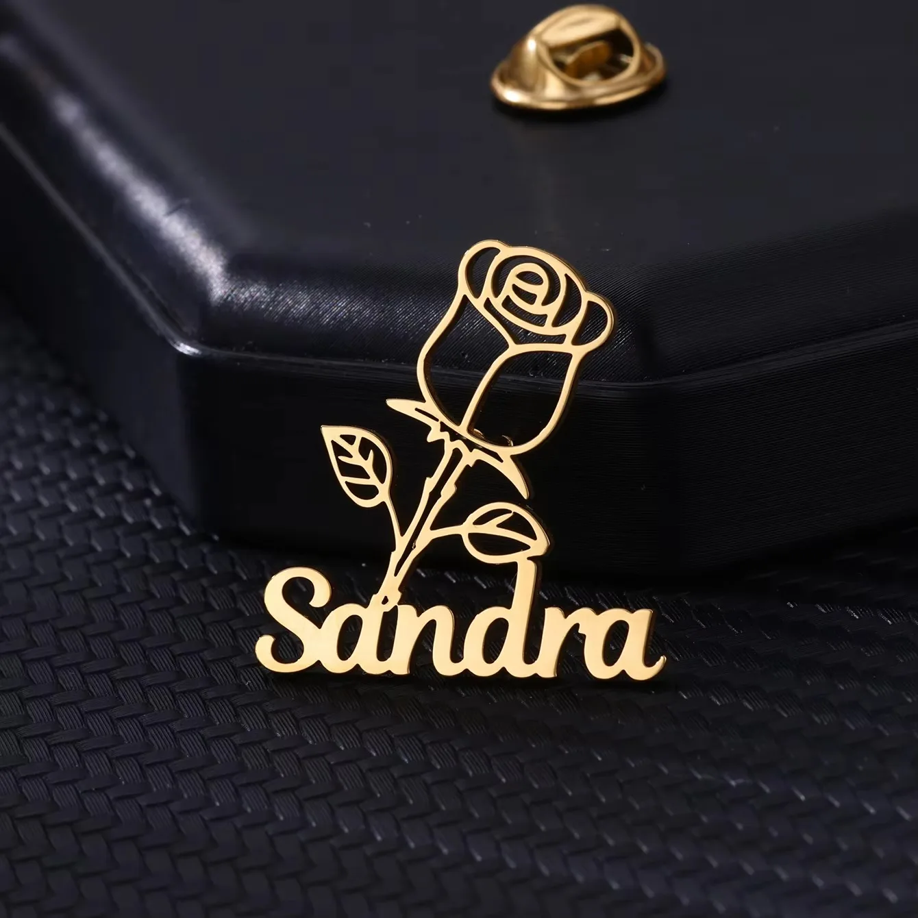 Custom Rose Flower Name Brooches For Women Men Stainless Steel Customized Brooch Pin Badge Personalized Jewelry On Clothes Gift