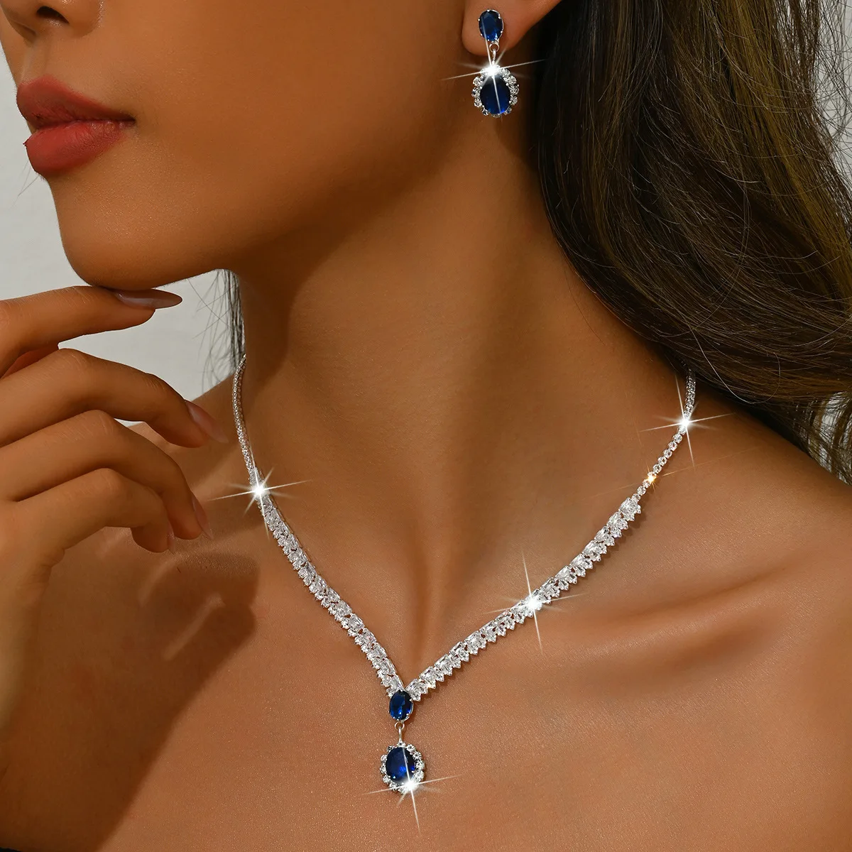 

Zircon necklace earrings two-piece set exaggerated light luxury temperament collarbone chain high-end sense necklace jewelry