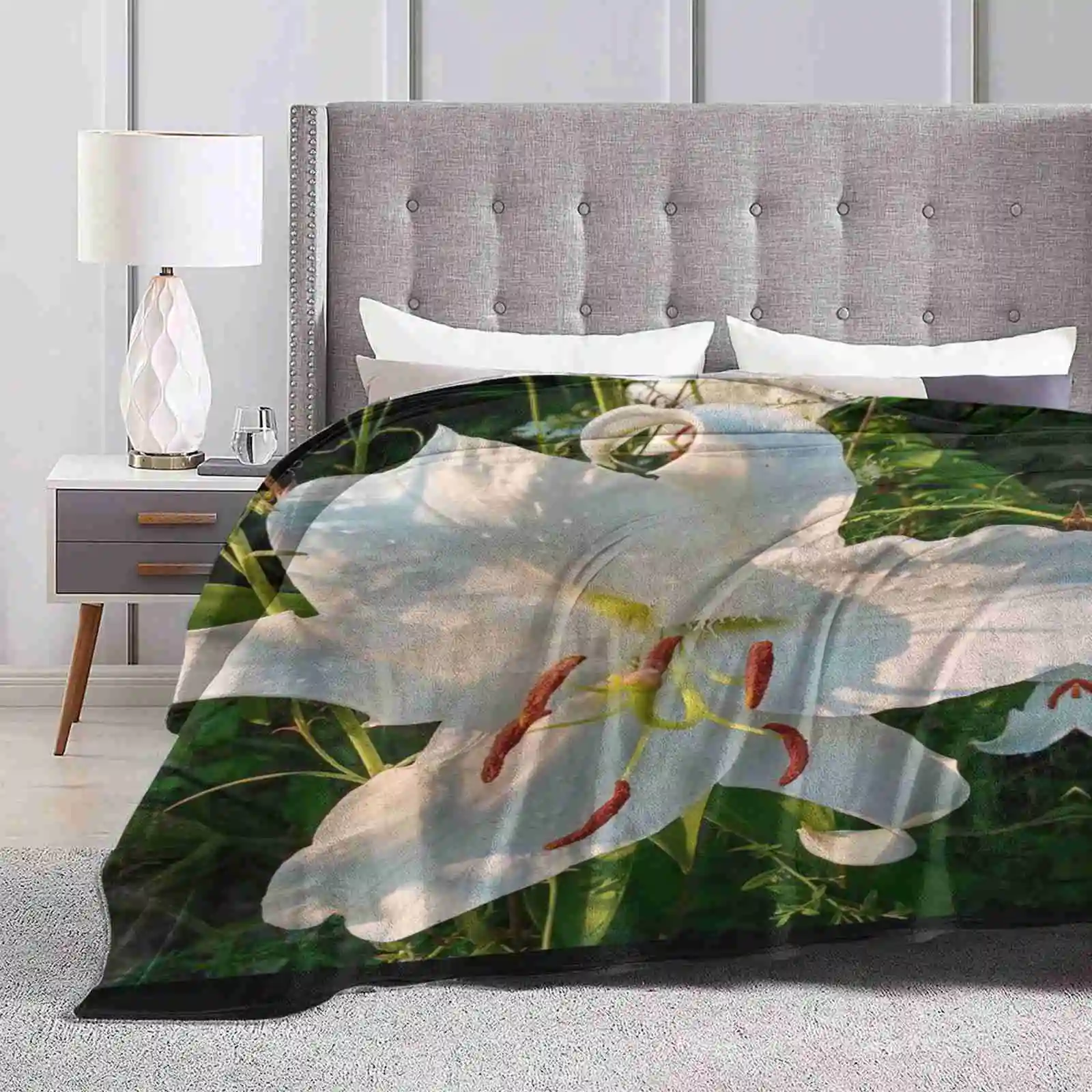 Brilliantly Illuminated Huge White Lily Inspires To Seek Enlightenment Latest Super Soft Warm Light Thin Blanket Huge White