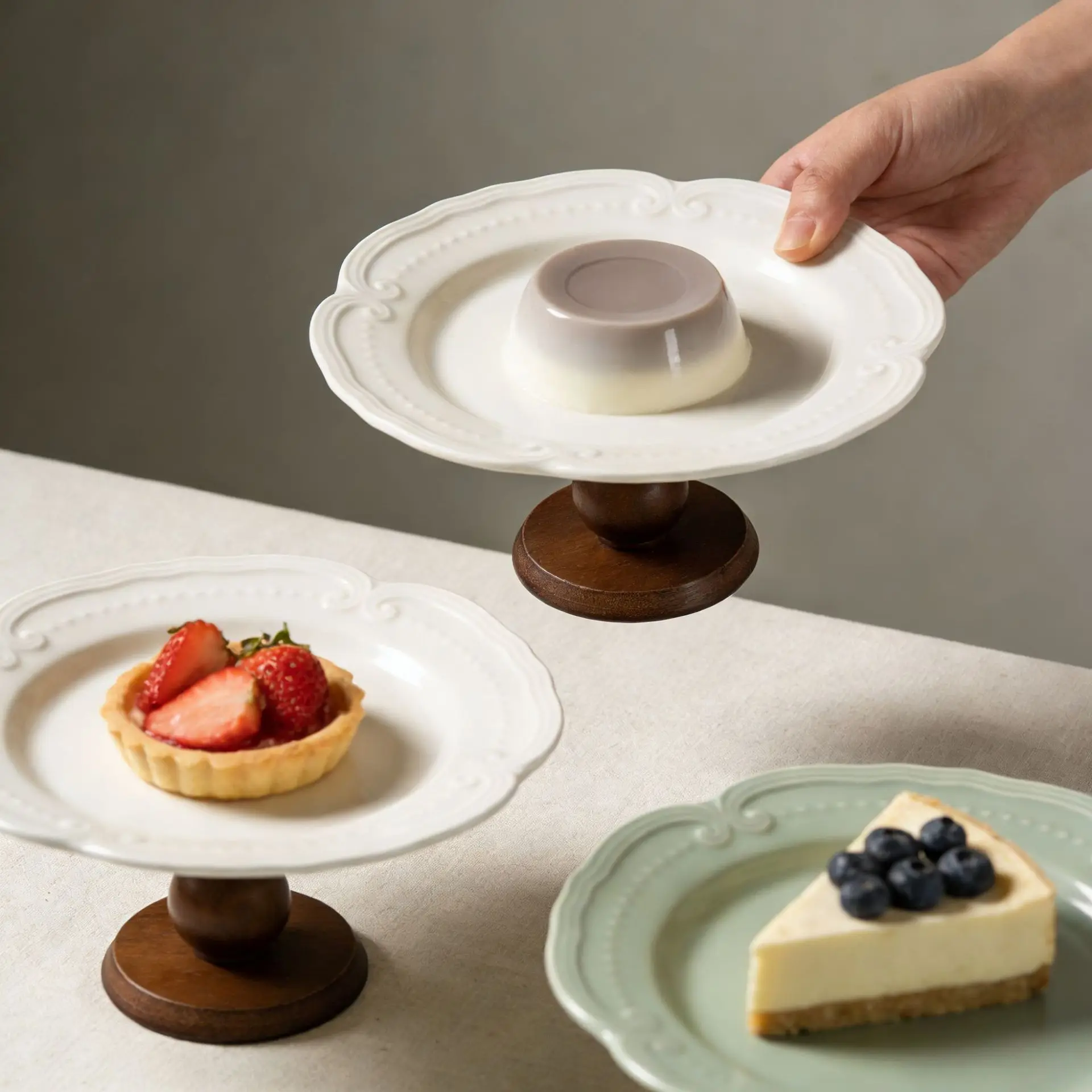 

HYS New Embossed Ceramic Western Food Plate Household Steak Plate Creative Flat Plate Pasta