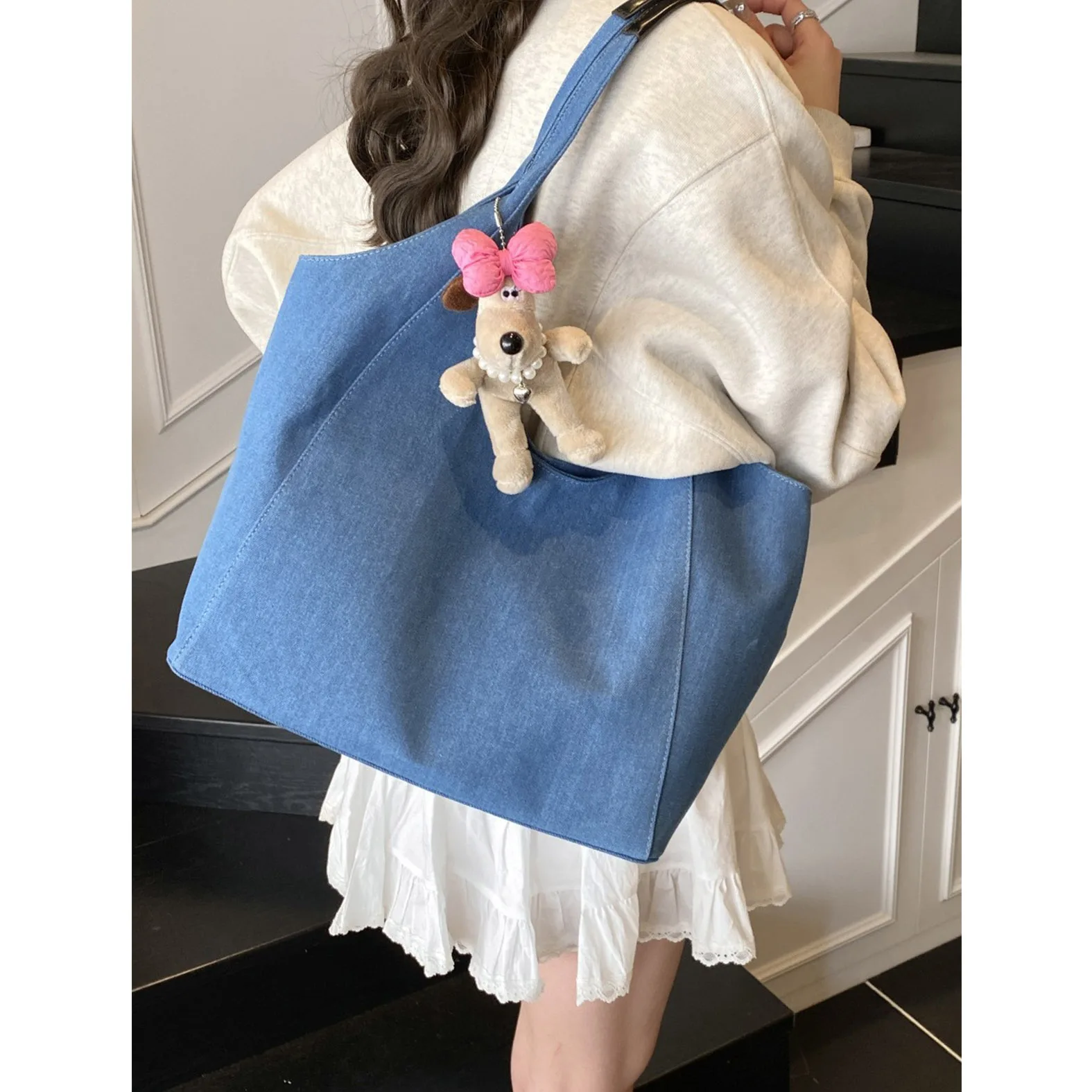 

2025 New Ins Style Large Capacity Lazy Leisure Simple Underarm Tote Bag Trendy Fashion Versatile Shoulder Bag