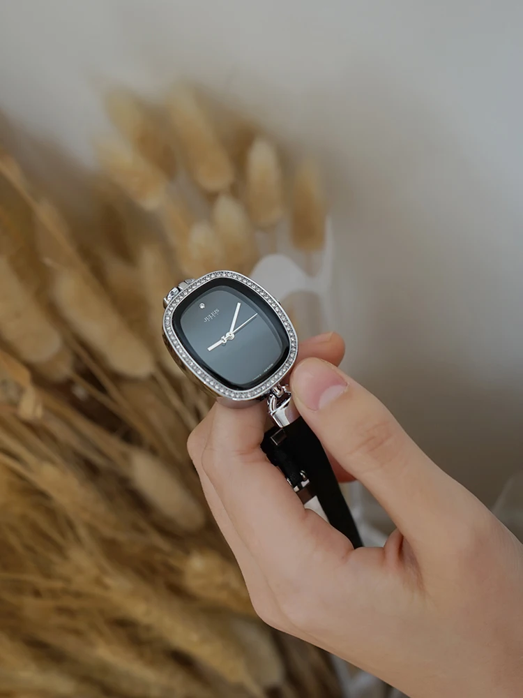 ساعة كوارتز نسائية كلاسيكية جديدة إكسسوار عصري وهدية عملية للنساء ساعة يد نسائية صغيرة وأنيقة