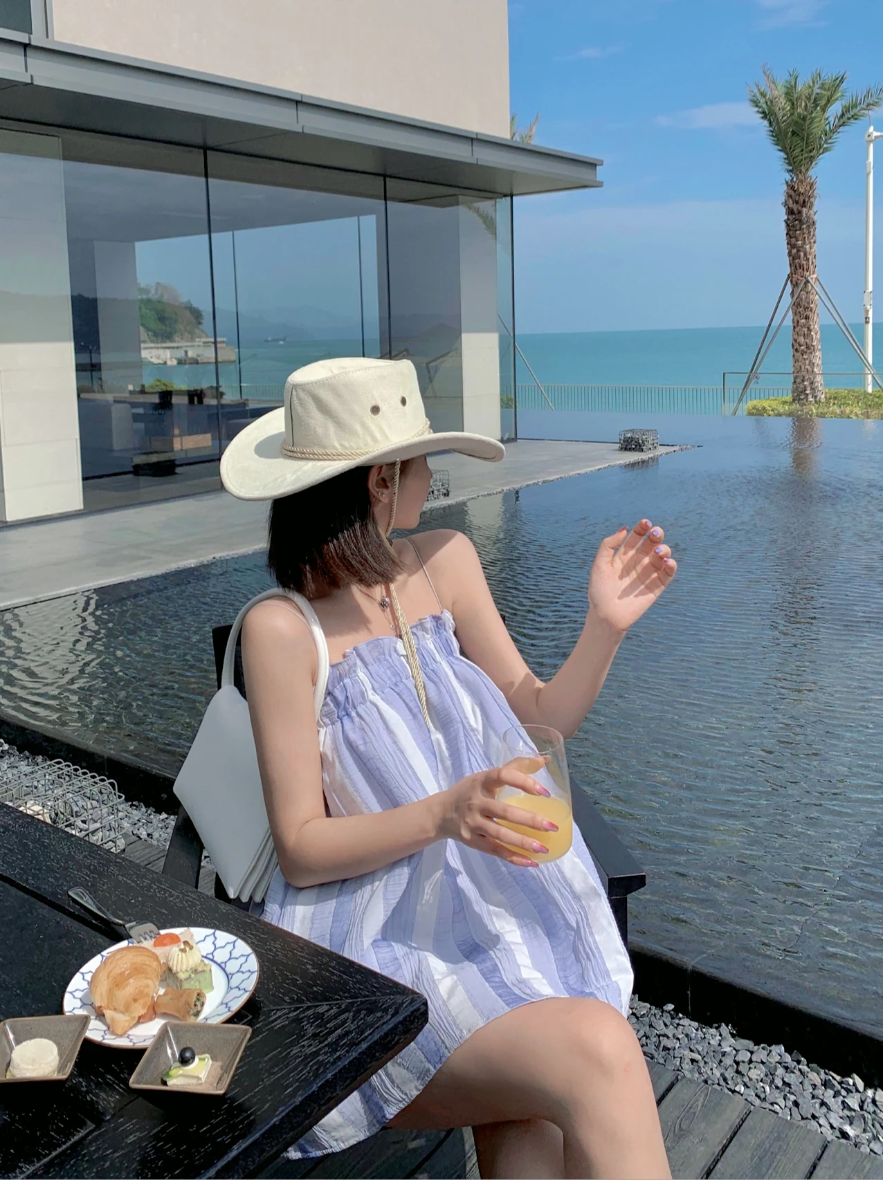 Haikou Sanya vêtements de voyage vêtements d'extérieur pour femmes haut court à bretelles conception amincissante Sensation plage Vaion Anti-âge