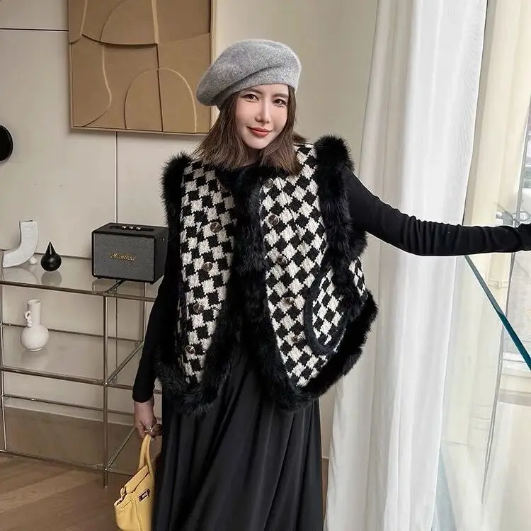 Kushaiki Zweireiher O-Ausschnitt kurze Pelz weste 2023 Herbst Winter Frauen Westen koreanische Mode Hit Farbe Plaid Strickjacke Weste