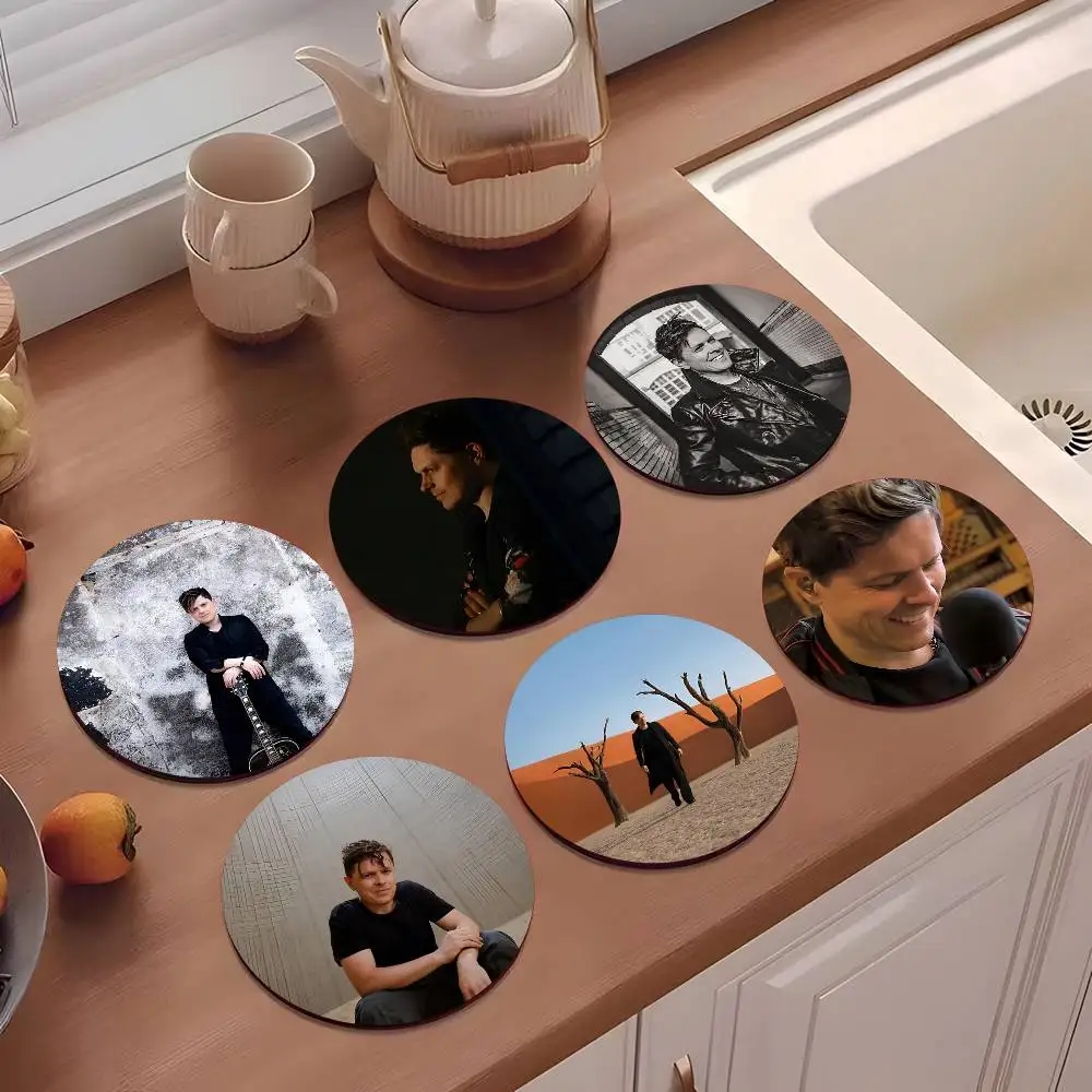 1pc Singer Michael Patrick Kelly Wooden Coaster Colour Printing Cup Mat Home Desk Decoration Gifts