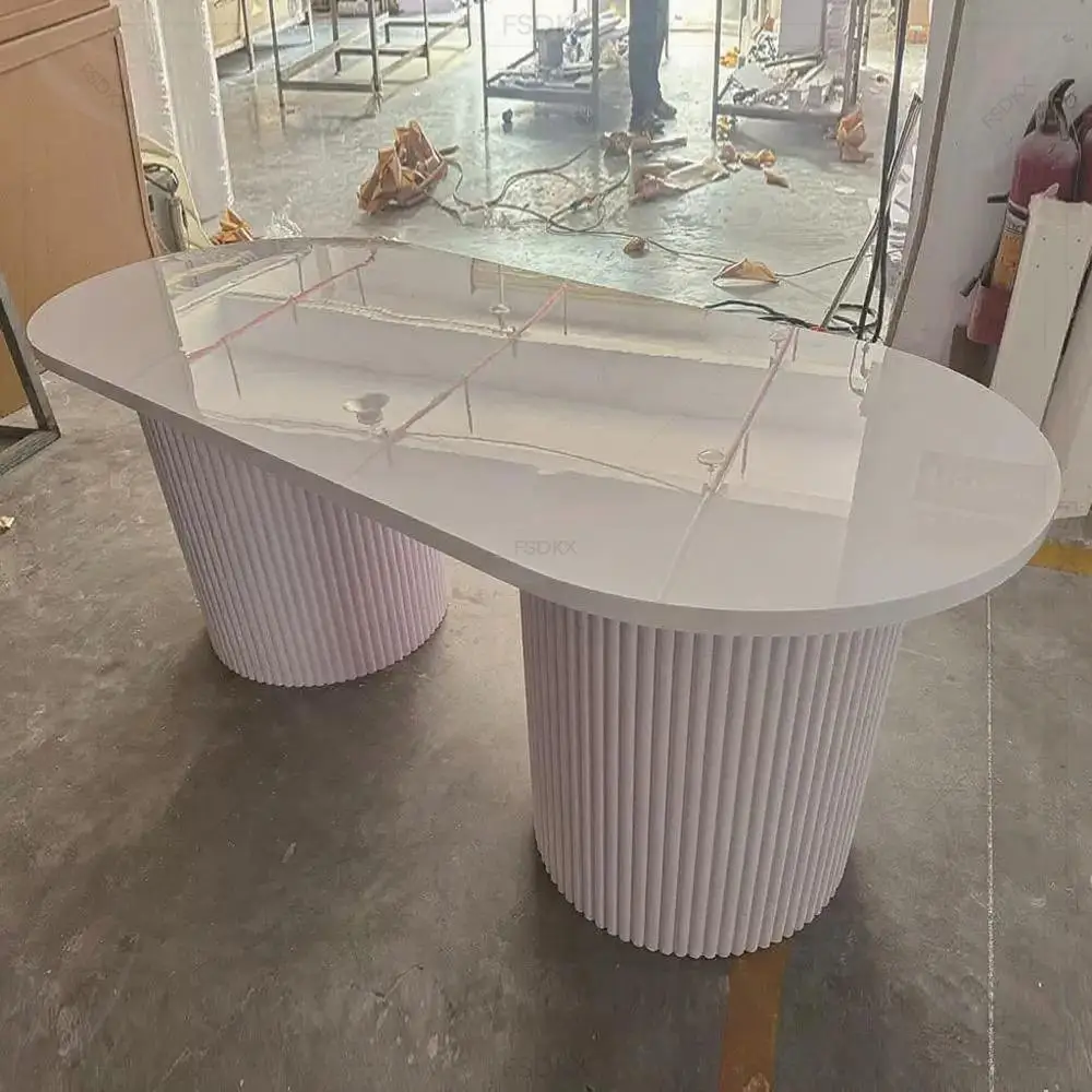 طاولة طعام بيضاوية أكريليك بيضاء حديثة بيضاء قابلة للتخصيص من FSDKX لديكور المنزل وحفلات الزفاف