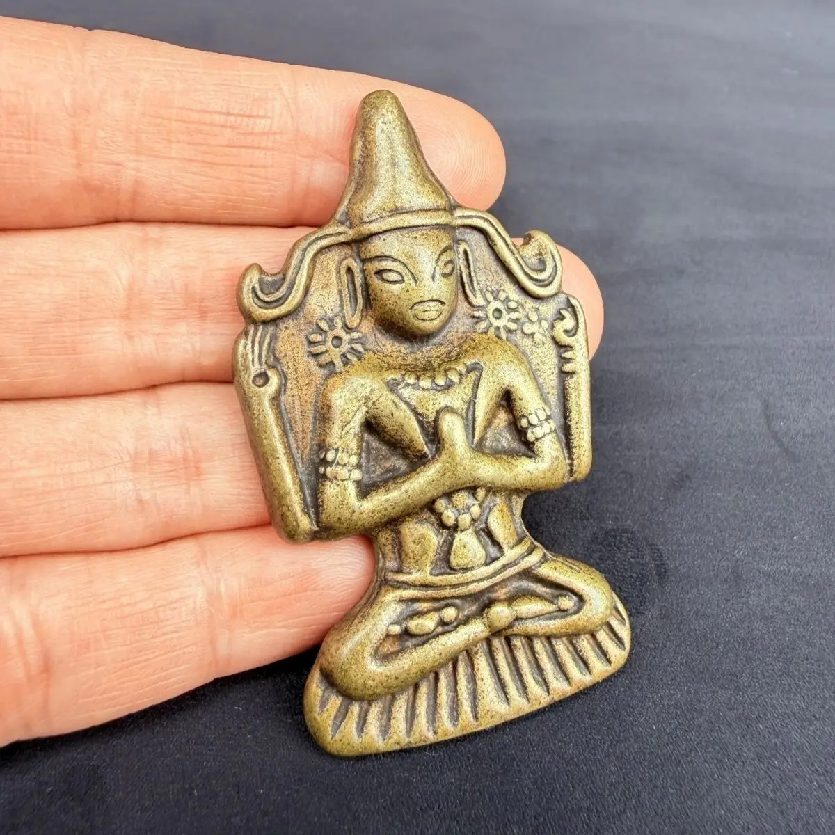 Tibet Tibetan sitting guanyin Four-Armed Avalokiteshvara amulet Statues Figurines Lucky Ornaments Home Decoration gifts