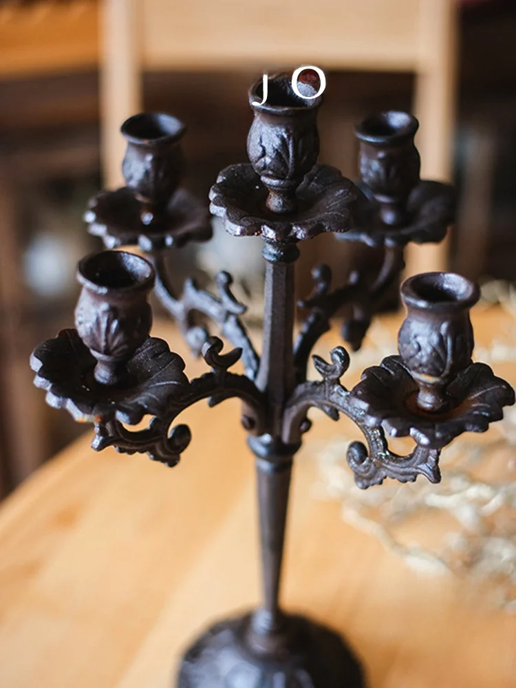Romantic Beeswax Candle Holder Garden Dinner Lighting Vintage Style Iron Material Simple Modern Design Chinese Manufacturer