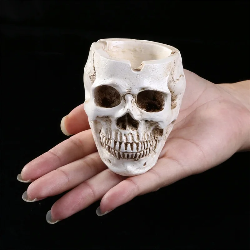 Halloween Resin Human Skull Ashtray Skull Hand Painted Ornament for Bar Accessories Horror Novelty Toy Home Accessories