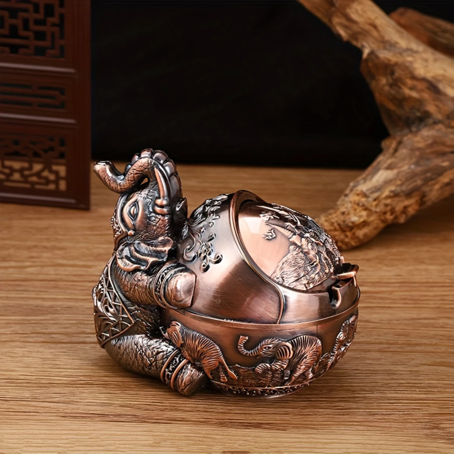 

Unique Elephant-Shaped Metal Ashtray with Lid - Windproof, Anti-Fall, Retro Vintage Design - Perfect Room Decor, Wedding, Indep