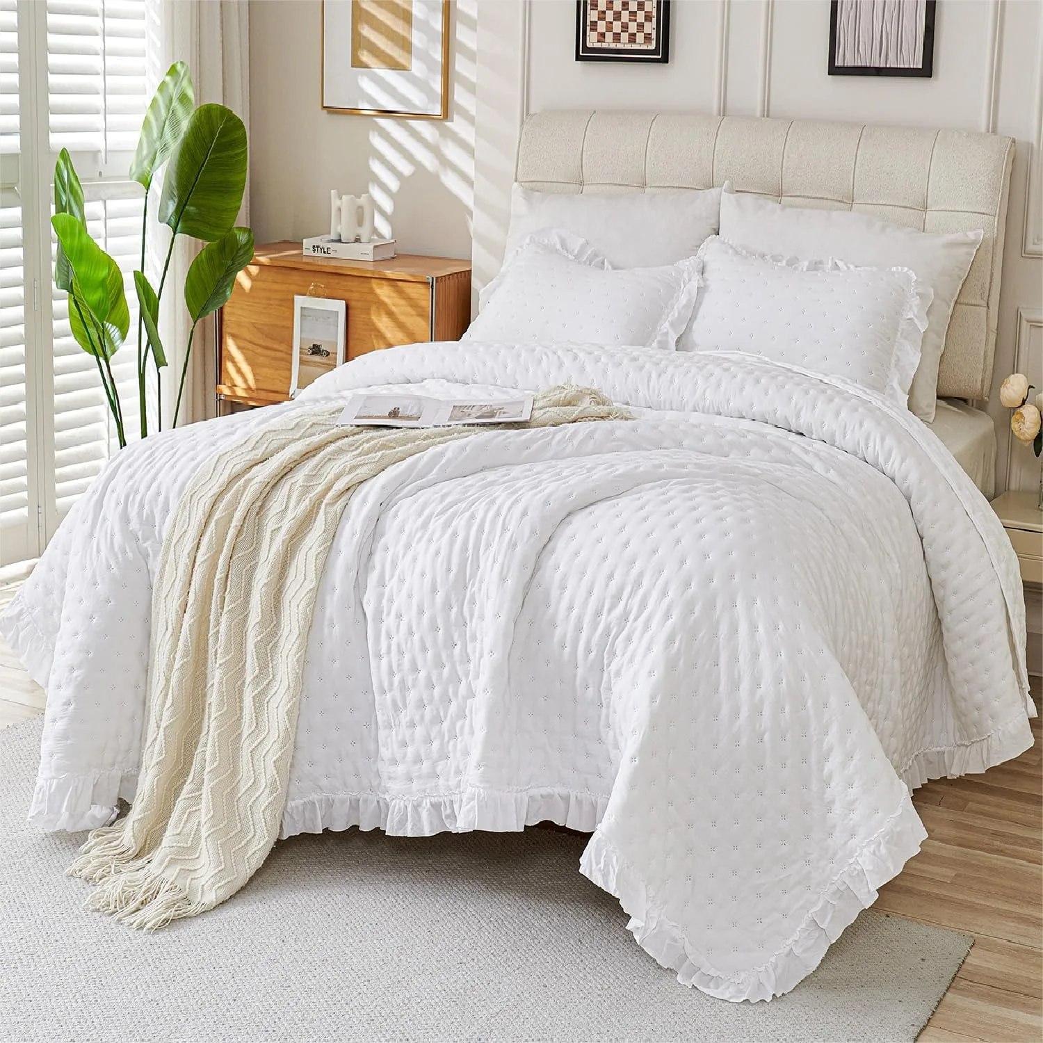 

White Ruffle Quilt Set Queen - Soft Lightweight Bedspread with Scalloped Edge, Breathable Summer Bedding for Bedroom