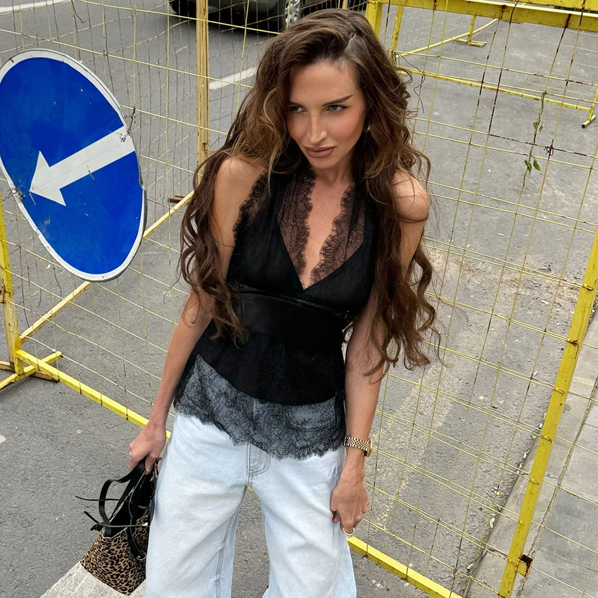 

Linad Sexy Black Hollow Out Camisole Street Chic Satin Spaghetti Strap Vest Women Elegant Lace Silk Sleeveless Tops Female 2025