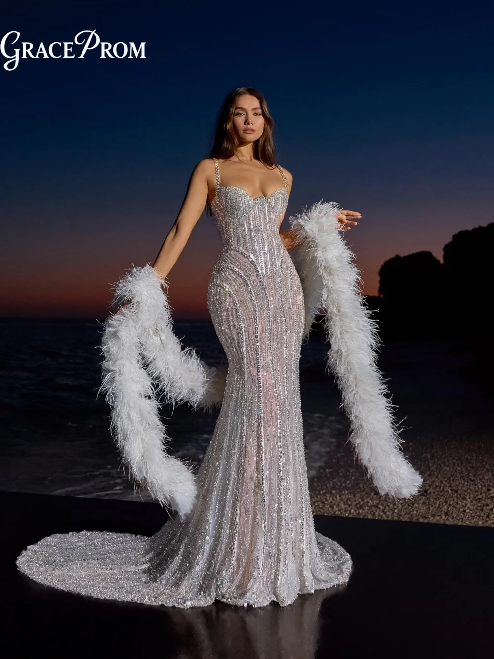 

Radiant Silver Sequin Spaghetti Strap Party Dress Silhouette Luxurious Feather Boa Evening Gown For Wedding Guests فساتين سهرة