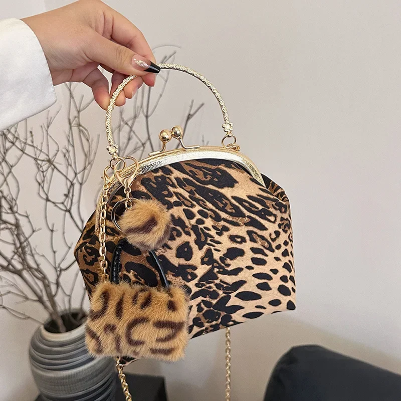 ヒョウ柄の女性用ハンドバッグ,小,バックル付き,レトロなスタイル,豪華なペンダント付きシェル,外国のスタイル,メッセンジャーバッグ