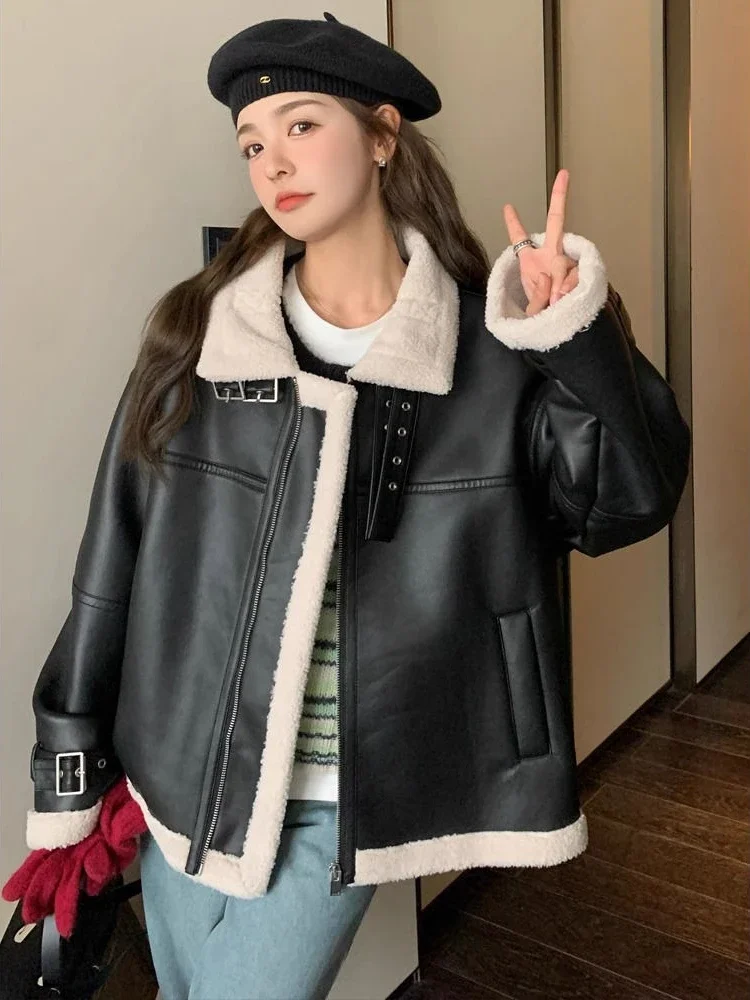 

2024 Autumn and Winter Fashion Women's New Warm Leather Jacket Motorcycle Wear Collar Fur Integrated Loose Long Sleeve Coat