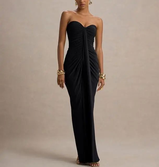 فستان نسائي صيفي 2026 بتصميم كلاسيكي أنيق ومطوي بلون موحد وقصة ضيقة بدون ظهر وبدون حمالات للحفلات