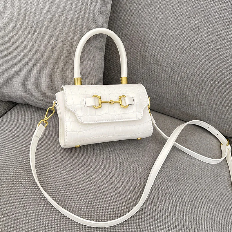 

Повседневная шикарная женская сумка для молодых студентов. Легкая сумка через плечо для кампусных мероприятий и социальных встреч.