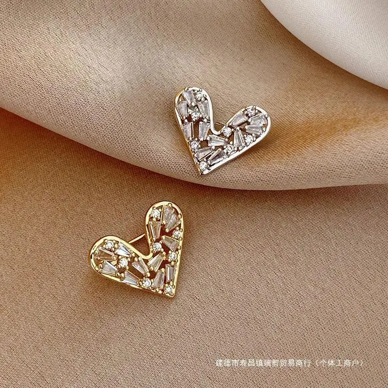 Broches de corazón de amor de diamantes de imitación para mujer, alfileres de solapa antideslumbrantes de seguridad elegantes, accesorios de joyería exquisitos, regalo de moda