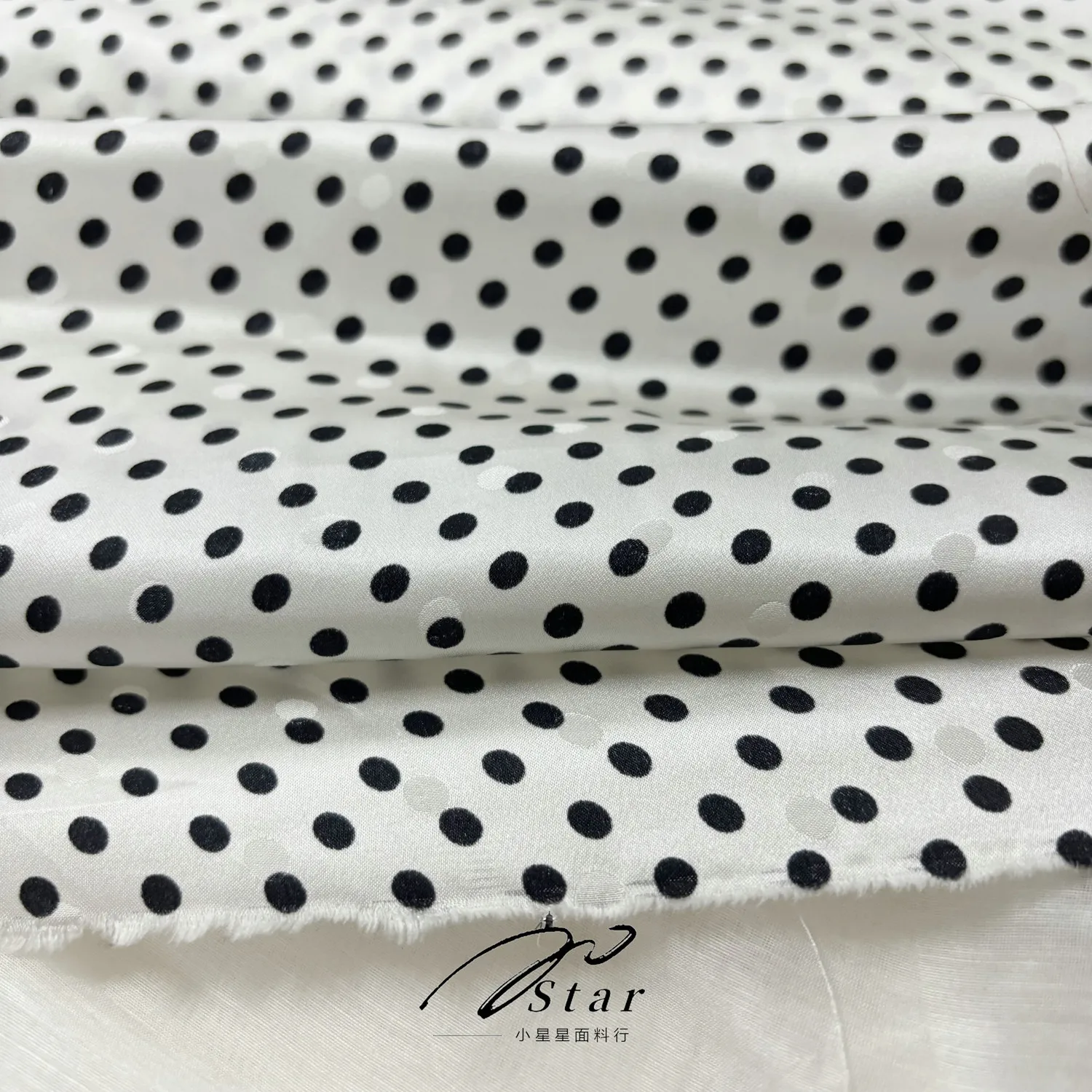 20 Momme White Black Small Polka Dot Jacquard Silk Crepe Satin Fabric Silkworm Silk Satin Dots Cheongsam Cloth