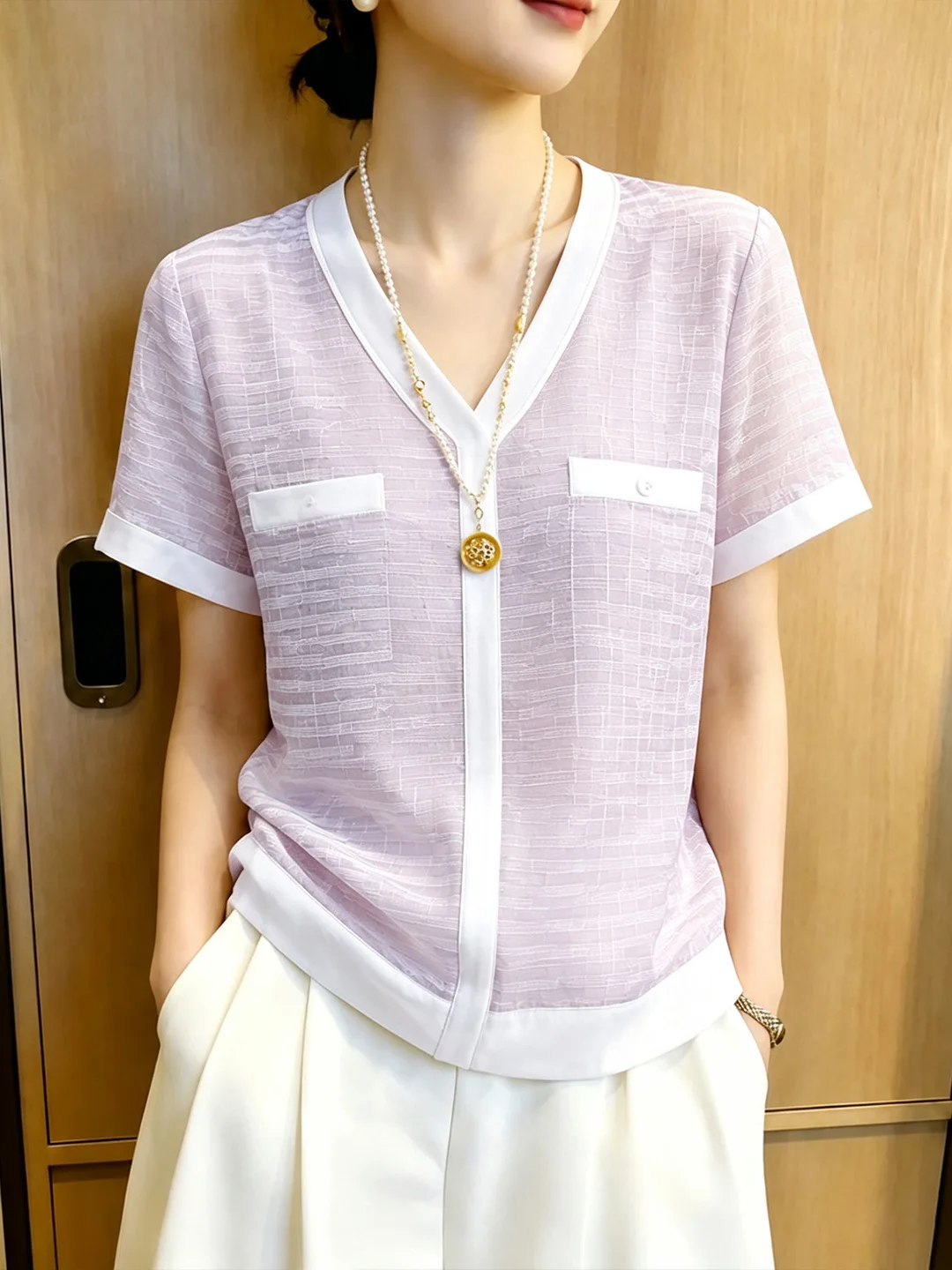 Gentle Color Block V-Neck Ice Silk Knitwear Single Button Fashion Top Korean Style Straight Cut Short Sleeve Summer 2026