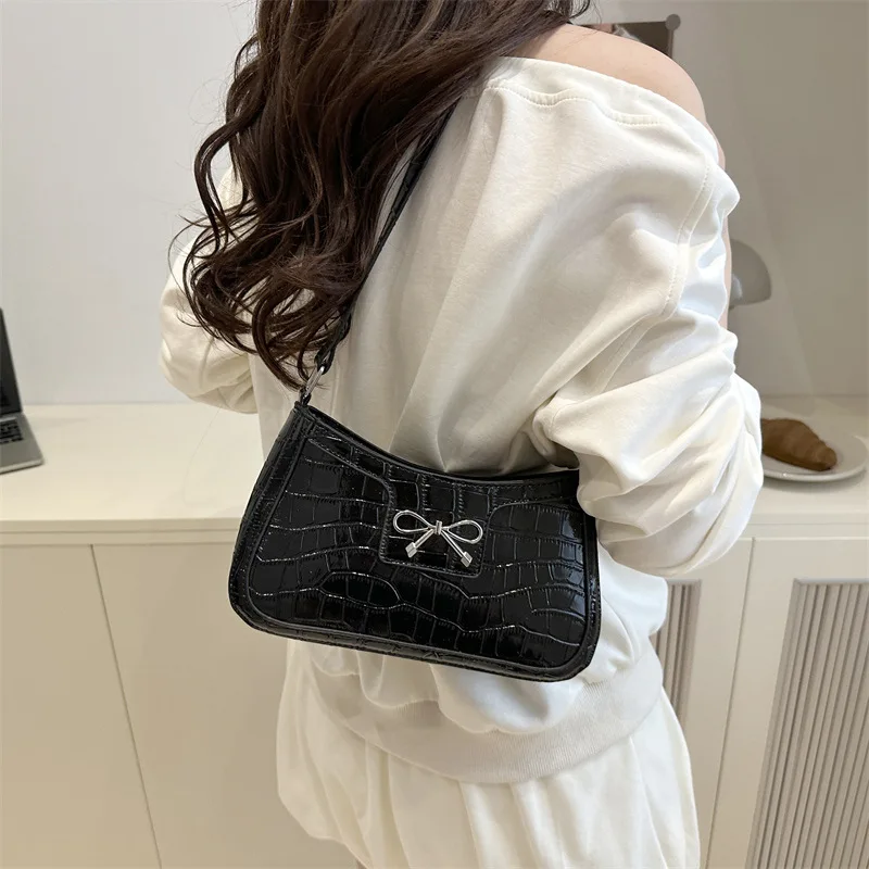 

2025 summer new simple and elegant small square bag casual and niche design for women shoulder bags