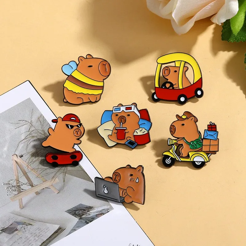 Broche esmaltado de capibara de dibujos animados, nuevo diseño creativo de animales, Pin de solapa divertido y dulce, insignia, mochila, ropa, sombrero, accesorios