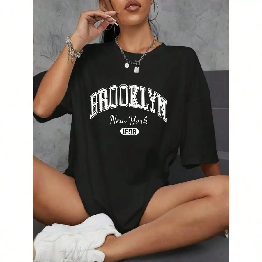 تي شيرت نسائي كاجوال بأكمام قصيرة - طباعة جرافيك أخضر نابض بالحياة Brooklyn New York 1898، رقبة دائرية متوسطة التمدد