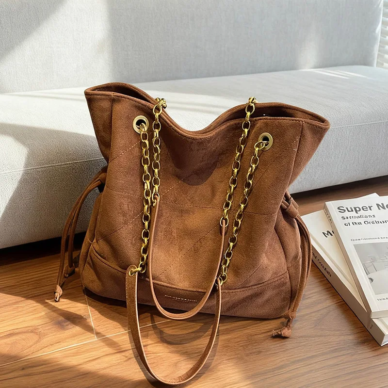 

2025 Spacious Tote Bag, Versatile Shoulder Purse for Women, Commuter Bucket Crossbody, Minimalist Day to Night Bag, Textured