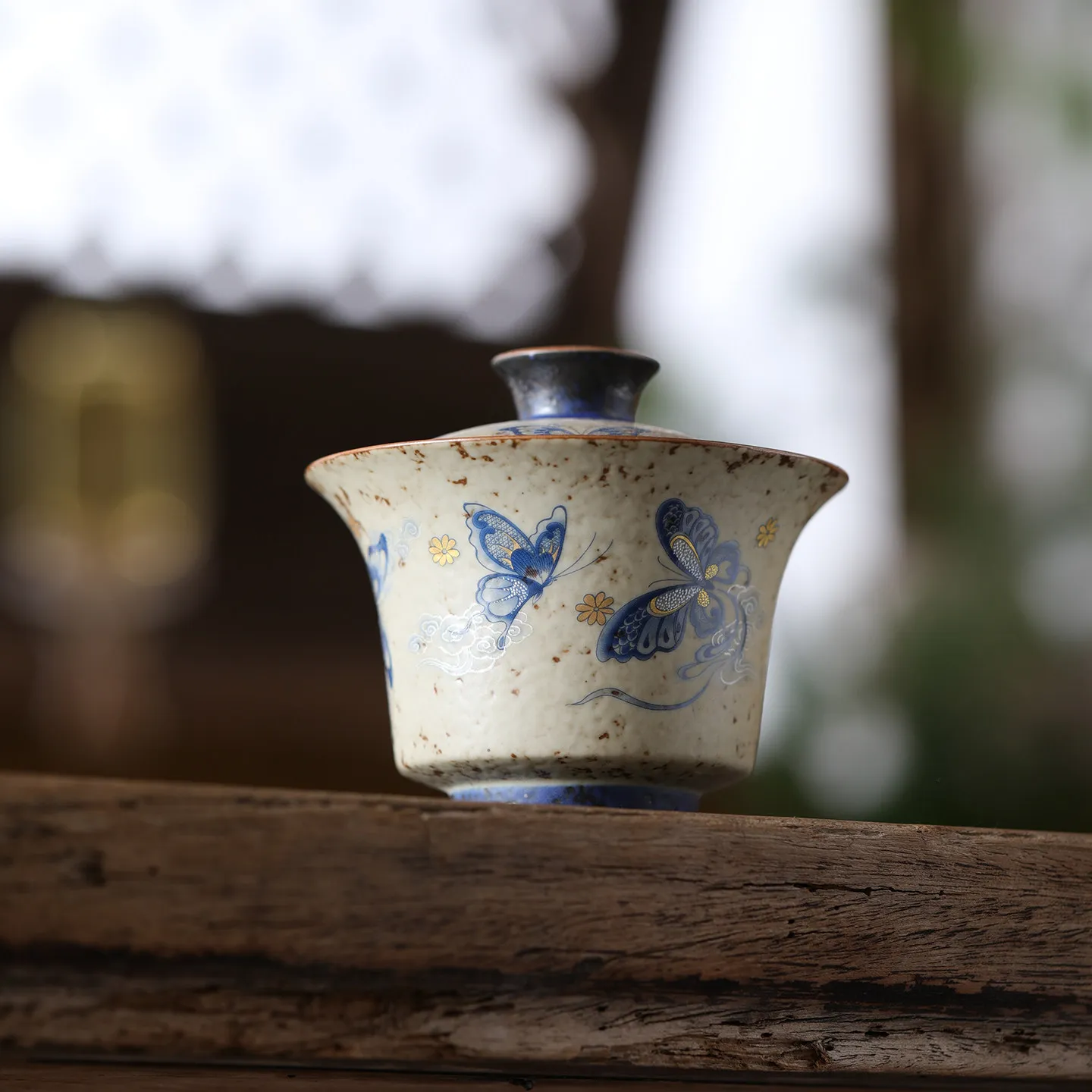 Blue Horseshoe Gaiwan Brewer, Flint Red Blue and White Ceramic Cup in Gift Box for Gongfu Brewing and Home Tea Tables
