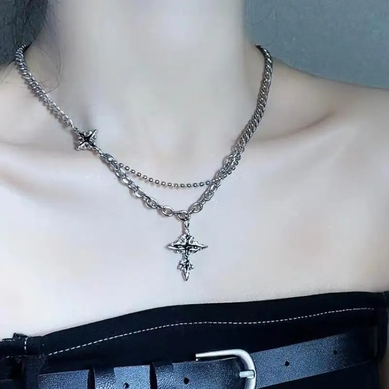 Ras de cou croix noire double chaîne : collier gothique en acier inoxydable - France