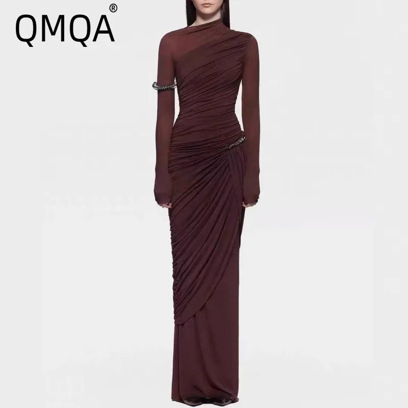 QMQA модное женское вязаное плиссированное элегантное платье с длинными рукавами и металлической пряжкой, эластичное утягивающее вечернее платье 2026, новинка M967