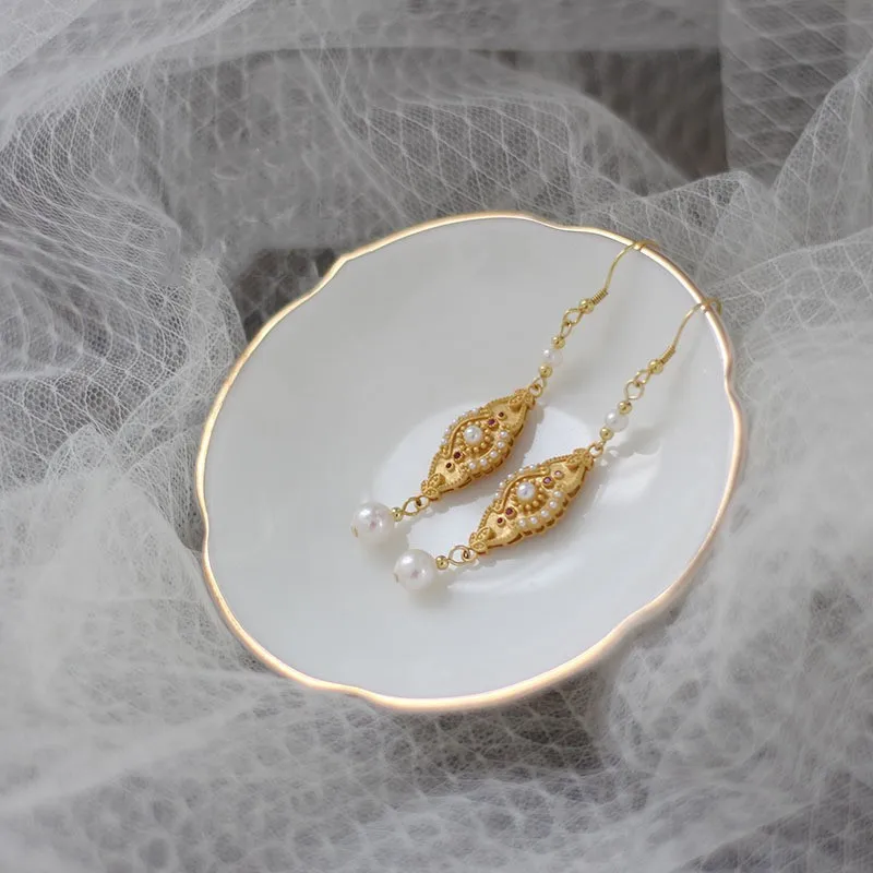 

Rococo Style 14K Gold Filled Pearl Ear Hook Lace Chain Drop Dangle Hanger Piercing Earring For Women European Court Jewelry Copy